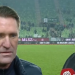 Robbie Keane, hlavný tréner Ferencvarosi TC, sleduje pred zápasom MD8 fázy Ligy UEFA 2025/26 medzi Nottingham Forest FC a Ferencvarosi TC