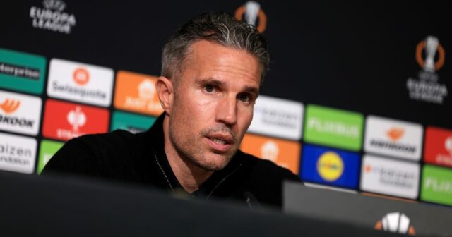 Robin van Persie podporuje Raheema Sterlinga po brutálnom debutovom verdikte Robin van Persie podporuje Raheema Sterlinga po brutálnom debutovom verdikte ex-Chelsea a hviezdy Arsenalu