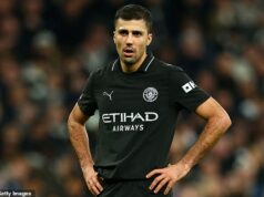 Rodri tvrdí, že rozhodcovia NIE SÚ „neutrálni“ v zápasoch Man City, pretože „vyhrali príliš veľa“ – ako Pep Guardiola obviňuje dvojgólový kolaps v Spurs za „fascinujúce“ oficiálne rozhodnutie Rodri verí, že minulé úspechy Man City ovplyvnili rozhodcov v tom, že k nim neboli féroví