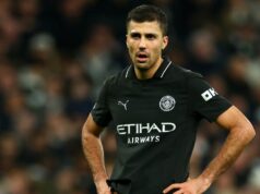 Rodri vyvoláva konšpiračnú teóriu rozhodcov Arsenalu a rozpútava kontroverziu Tottenhamu Stredopoliar Man City Rodri vypočúval rozhodcov Premier League
