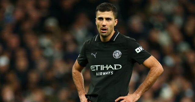 Rodri vyvoláva konšpiračnú teóriu rozhodcov Arsenalu a rozpútava kontroverziu Tottenhamu Stredopoliar Man City Rodri vypočúval rozhodcov Premier League