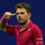 Roger Federer sleduje Stana Wawrinku, ako prekonáva svoj dubajský rekord