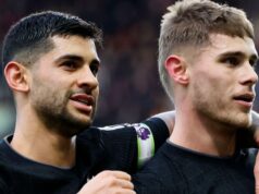 Romero povedal, aby „drž hubu“, keď učenec nalieha na Franka, aby „zbavil“ kapitána po „neúctivom“ vyčíňaní Romero povedal, aby „drž hubu“, keď učenec nalieha na Franka, aby „zbavil“ kapitána po „neúctivom“ vyčíňaní