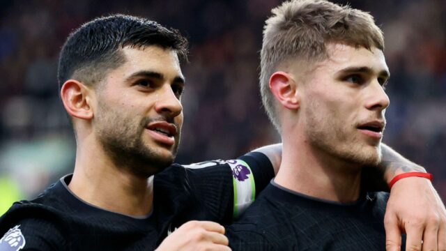 Romero povedal, aby „drž hubu“, keď učenec nalieha na Franka, aby „zbavil“ kapitána po „neúctivom“ vyčíňaní
