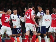 Rozhodca Arsenalu vs Tottenham má „zakázané“ pôsobiť v dvoch kluboch Premier League Rozhodca Peter Bankes gestikuluje počas zápasu Premier League medzi West Ham United a Manchester United na londýnskom štadióne 7. mája 2023 v Londýne v Spojenom kráľovstve.