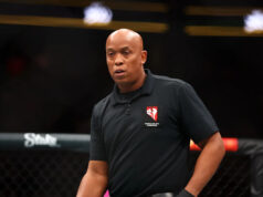 Rozhodca Mark Smith podstupuje úspešnú operáciu roztrhaného Achilla Download app from appStore