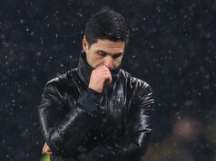 Rozhodnutie Arsenalu by mohlo stáť bookmakerov viac ako 1 milión libier, keďže vedľajší hráč Mikela Arteta bude čeliť kľúčovému stretu Tottenhamu Manažér Arsenalu Mikel Arteta počas zápasu Premier League medzi Wolverhampton Wanderers a Arsenalom