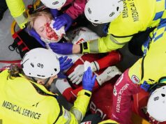 Rýchlokorčuliar na zimných olympijských hrách ušiel v krvavom neporiadku po tom, čo ho súperova korčuľa zasiahla do OKA Poľku Kamilu Sellierovú naložili na nosidlá po tom, čo ju súperkina čepeľ sekla nad jej ľavým okom