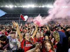 SHANE McGRATH: Pokiaľ ide o svetlice, niet dymu bez ohňa – a nie je to len problém futbalu, vláda sa musí vysporiadať s týmto nebezpečným šialenstvom skôr, ako sa zakorení aj v GAA… Keď mladí fanúšikovia Corku oslavovali, jeden zdvihol svetlicu, ktorá chrlila červený dym do noci.