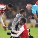 Bukayo Saka bol nahradený v súboji Arsenalu Premier League proti Wolves pre potenciálne zranenie