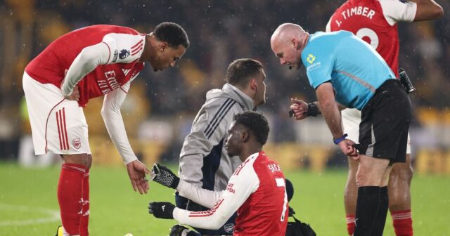 Bukayo Saka bol nahradený v súboji Arsenalu Premier League proti Wolves pre potenciálne zranenie
