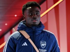Saka, Trossard, Odegaard – Najnovšie zranenia Arsenalu a dátumy návratu, keď sa objavia nové obavy Bukayo Saka sa pozerá