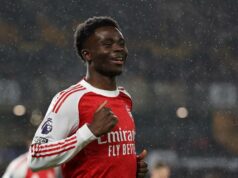 Saka podpísal novú zmluvu s Arsenalom do roku 2031 Saka podpísal novú zmluvu s Arsenalom do roku 2031