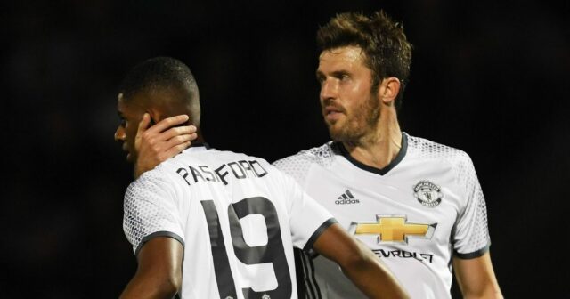 Šance Marcusa Rashforda na návrat z Man Utd zhrnul varovanie Marcus Rashford z Manchestru United oslavuje strelenie tretieho gólu svojich strán s Michaelom Carrickom z Manchestru United počas zápasu tretieho kola EFL Cupu medzi Northampton Town a Manchester United na ihrisku Sixfields 21. septembra 2016 v Northamptone v Anglicku.