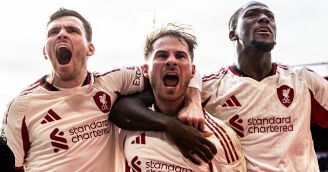 Hráči Liverpoolu oslavujú gól