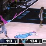 Zatiaľ čo spoluhráči Scottyho Pippena Jr. hrali, on zaútočil na Myrona Gardnera v Miami.