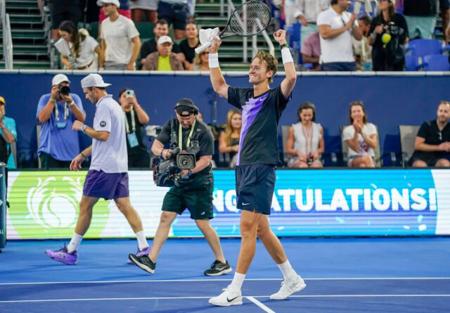 Sebastian Korda oslavuje svoje víťazstvo 6-4, 6-3 nad Tommym Paulom vo finále Delray Beach Open na Delray Beach Stadium and Tennis Center v nedeľu 22. februára 2026.