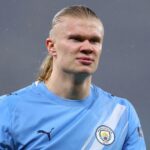 MANCHESTER, ANGLICKO - 21. FEBRUÁRA: Erling Haaland z Manchestru City oslavuje víťazstvo 2:1 počas zápasu Premier League medzi Manchestrom City a Newcastlom United na Etihad Stadium 21. februára 2026 v Manchestri v Spojenom kráľovstve. (Foto: Shaun Brooks – CameraSport cez Getty Images)