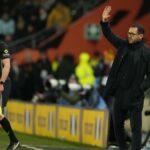 Šéf Chelsea Rosenior hovorí, že vo futbale nie je miesto pre rasistov