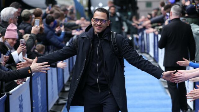 Šéf Chelsea Rosenior sa teší na súboj Ligy majstrov s PSG a Luisom Enriquem
