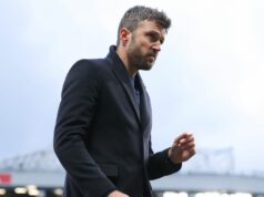 Šéfovia Man Utd povedali, aby urobil „kruté“ rozhodnutie Michaelovi Carrickovi napriek obratu Michael Carrick
