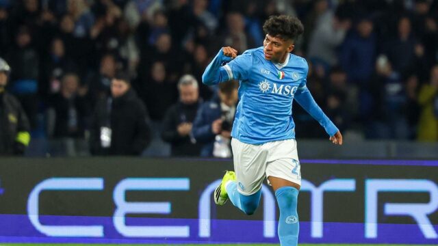 Serie A: Neapol zostáva tretí po neskoršom góle, ktorý získal s Rímom remízu 2:2
