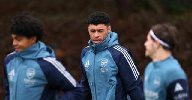 Šesť prestupov by Arsenal mohol dokončiť aj po uzávierke Alex Oxlade-Chamberlain trénuje s Arsenalom