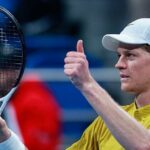 Jannik Sinner je v rozhovore pre Rio Ferdinand po tom, čo porazil Tomáša Machaca na Qatar Open