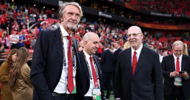 Sir Jim Ratcliffe s Avramom Glazerom vo Wembley