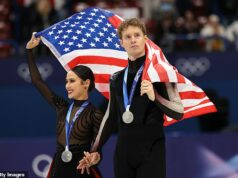 Škandál okolo „manipulovania“ zimných olympijských hier sa prevalil, keď TISÍCE fanúšikov žiadalo odpovede v súvislosti s rozhodcom na ľadovom korčuľovaní obvineným z obľúbených hráčov Madison Chock a Evan Bates mali zlomené srdce po tom, čo im chýbalo olympijské zlato