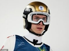 Skokan na lyžiach bol zakázaný vo finále zimných olympijských hier, pretože jeho OBUV boli príliš veľké – niekoľko dní po tom, čo ‚penis-gate‘ ovládla hry Rakúsky skokan na lyžiach Daniel Tschofenig dostal zákaz účasti vo finále zimných olympijských hier pre príliš veľké topánky