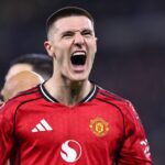 LIVERPOOL, ANGLICKO - 23. FEBRUÁRA: Benjamin Sesko z Manchestru United oslavuje po strelení gólu na 0:1 počas zápasu Premier League medzi Evertonom a Manchestrom United na štadióne Hill Dickinson 23. februára 2026 v Liverpoole v Spojenom kráľovstve. (Foto: Robbie Jay Barratt - AMA/Getty Images)