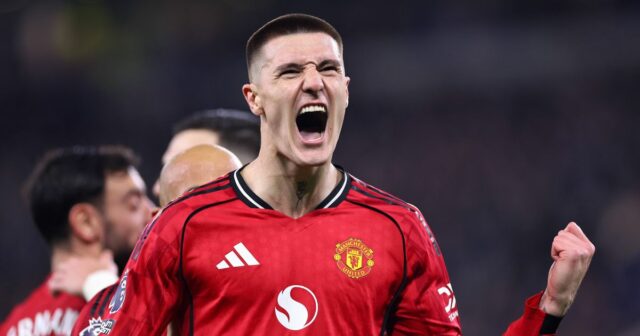 LIVERPOOL, ANGLICKO - 23. FEBRUÁRA: Benjamin Sesko z Manchestru United oslavuje po strelení gólu na 0:1 počas zápasu Premier League medzi Evertonom a Manchestrom United na štadióne Hill Dickinson 23. februára 2026 v Liverpoole v Spojenom kráľovstve. (Foto: Robbie Jay Barratt - AMA/Getty Images)