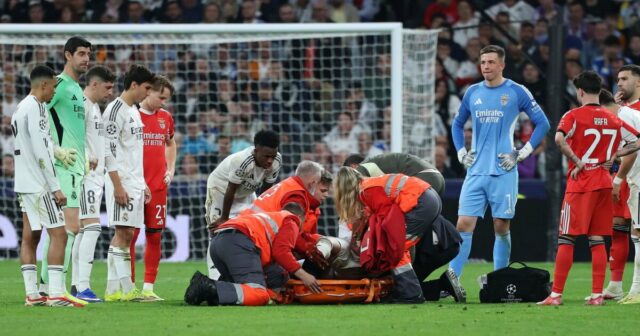 Skutočná madridská celebrita Raul Asencio sa po strašidelnej prehre natiahol Skutočná madridská celebrita Raul Asencio sa po strašidelnej prehre natiahol na nohy|Futbal|Športová aktivita