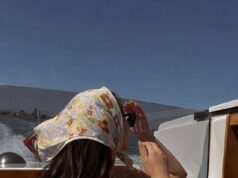 Skutočný význam tajomného príspevku na Instagrame Tess Crosleyovej uprostred drámy o rozpade manželstva Lachieho Nealea Tess Crosley zverejnila v utorok na sociálnych sieťach záhadnú správu, v ktorej napísala, že je toho ¿viac, než sa na prvý pohľad zdá.¿