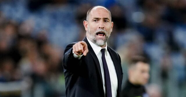 Igor Tudor Hlavný tréner Juventusu FC gestikuluje počas zápasu Serie A Enilive medzi SS Lazio a Juventus FC na Olimpicu