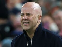 Slot si zaslúži pochvalu za tvrdý, ale férový postoj pravého obrancu Liverpoolu, keďže Calvinov pokles bol opäť opodstatnený Slot si zaslúži pochvalu za tvrdý, ale férový postoj pravého obrancu Liverpoolu, keďže Calvinov pokles bol opäť opodstatnený