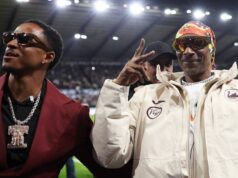 Snoop Dogg núti zastaviť zahrievanie Swansea City uprostred divokých scén rapovej legendy Snoop Dogg pózuje na fotografii v Swansea City