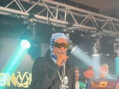 Snoop Dogg omráči kancelárskych pracovníkov prekvapivou jedálňou počas búrkovej prehliadky mesta spolumajiteľa Swansea Snoop Dogg urobil v pondelok večer prekvapenie pre zamestnancov Au Vodka v ich sídle