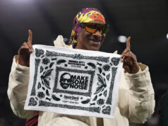 Snoop Dogg sa objaví na štadióne a privedie párty na ihrisko Download app from appStore