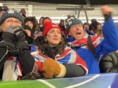 Snúbenica Matta Westona je nervózna pri sledovaní víťazstva hviezdy Team GB o zlatú medailu – predtým, než sa pustí do emotívnych osláv so svojou rodinou Matta Westona, Alison (vľavo), snúbenica Alex, stred a otec Tom (vpravo), sa nervózne prizerali počas jeho piatkového víťazného behu v disciplíne skeleton mužov.