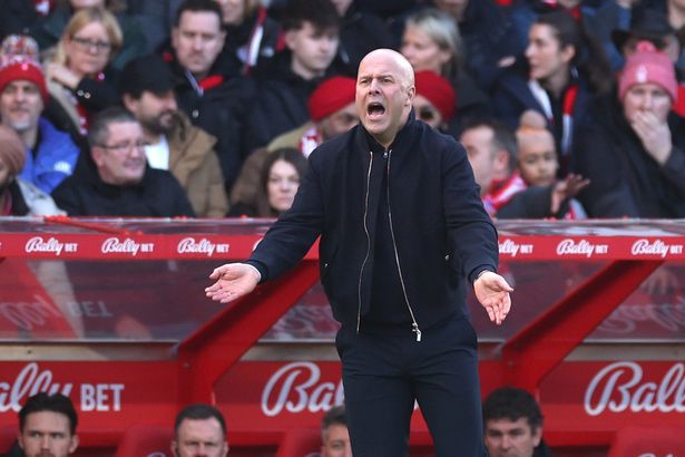 Šokujúce rozhodnutie Arneho Slotu takmer stálo Liverpool uprostred divokej kontroverzie Šokujúce rozhodnutie Arneho Slotu takmer stálo Liverpool uprostred divokej kontroverzie o góle VAR