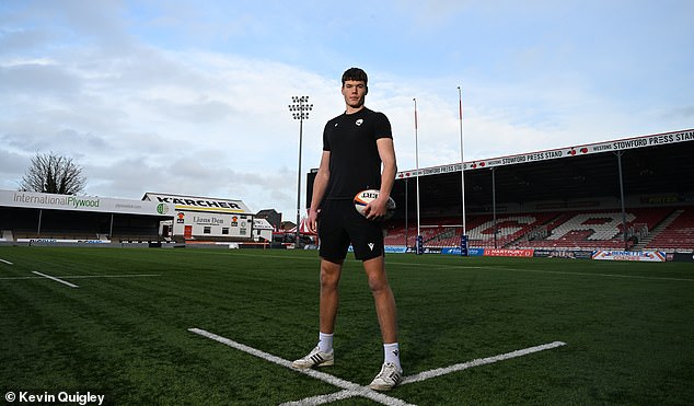 Som synovec Clare Baldingovej 6 stôp a 9 palcov. Chcem Jonno Balding, synovec Clare a z dostihovej kráľovskej rodiny, je teraz druhým radom pre Gloucester a Anglicko do 20 rokov