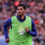 BARCELONA, ŠPANIELSKO – 22. FEBRUÁRA: Marcus Rashford z FC Barcelona sleduje počas španielskej ligy LaLiga EA Sports futbalový zápas medzi FC Barcelona a Levante UD na štadióne Spotify Camp Nou 22. februára 2026 v Barcelone v Španielsku. (Foto: Javier Borrego/Europa Press cez Getty Images)