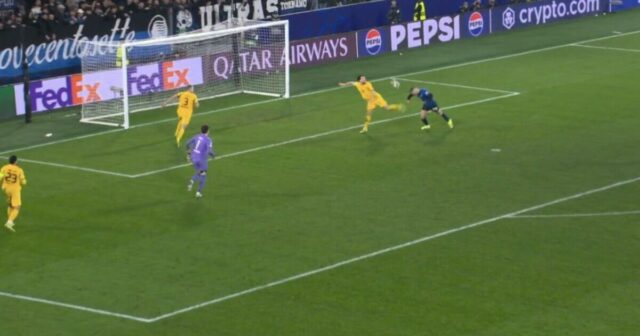 Spojenie s organizáciou šampiónov sa skončilo nepokojom s 3 červenými kartami a krvou z hlavy celebrity|Futbal|Športová aktivita 
