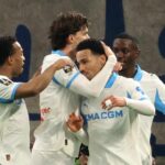 Ethan Nwaneri so spoluhráčmi z Marseille