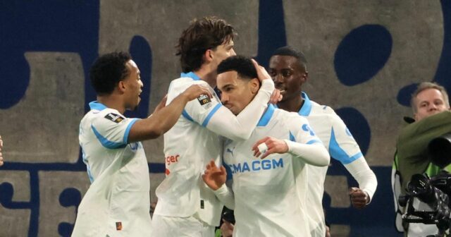 Spoluhráči Ethana Nwaneriho z Marseille boli z neho nadšení – Ethan Nwaneri so spoluhráčmi z Marseille