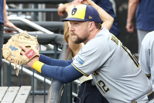 Správa: Guardians podpísali zmluvu s 1B Rhysom Hoskinsom do nižšej MLB: Hra Two-Milwaukee Brewers v New York Mets