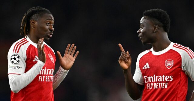 Správy Arsenalu: Šatňa Bukayo Saka poznamenáva, keď Eberechi Eze priznáva, Bukayo Saka si vyťahuje rukáv