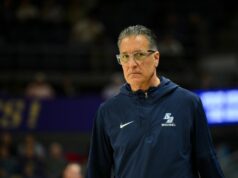 Správy: San Diego prepúšťa Steva Lavina po viac ako 3 sezónach Basketbal NCAA: San Diego vo Washingtone